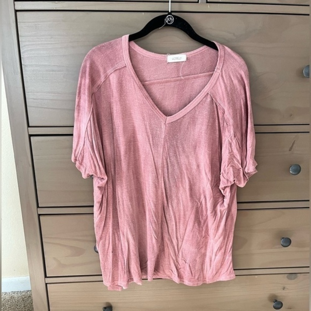 NWOT Hopely S/S mauve tunic v-neck. Excellent condition. Classy T-shirt.